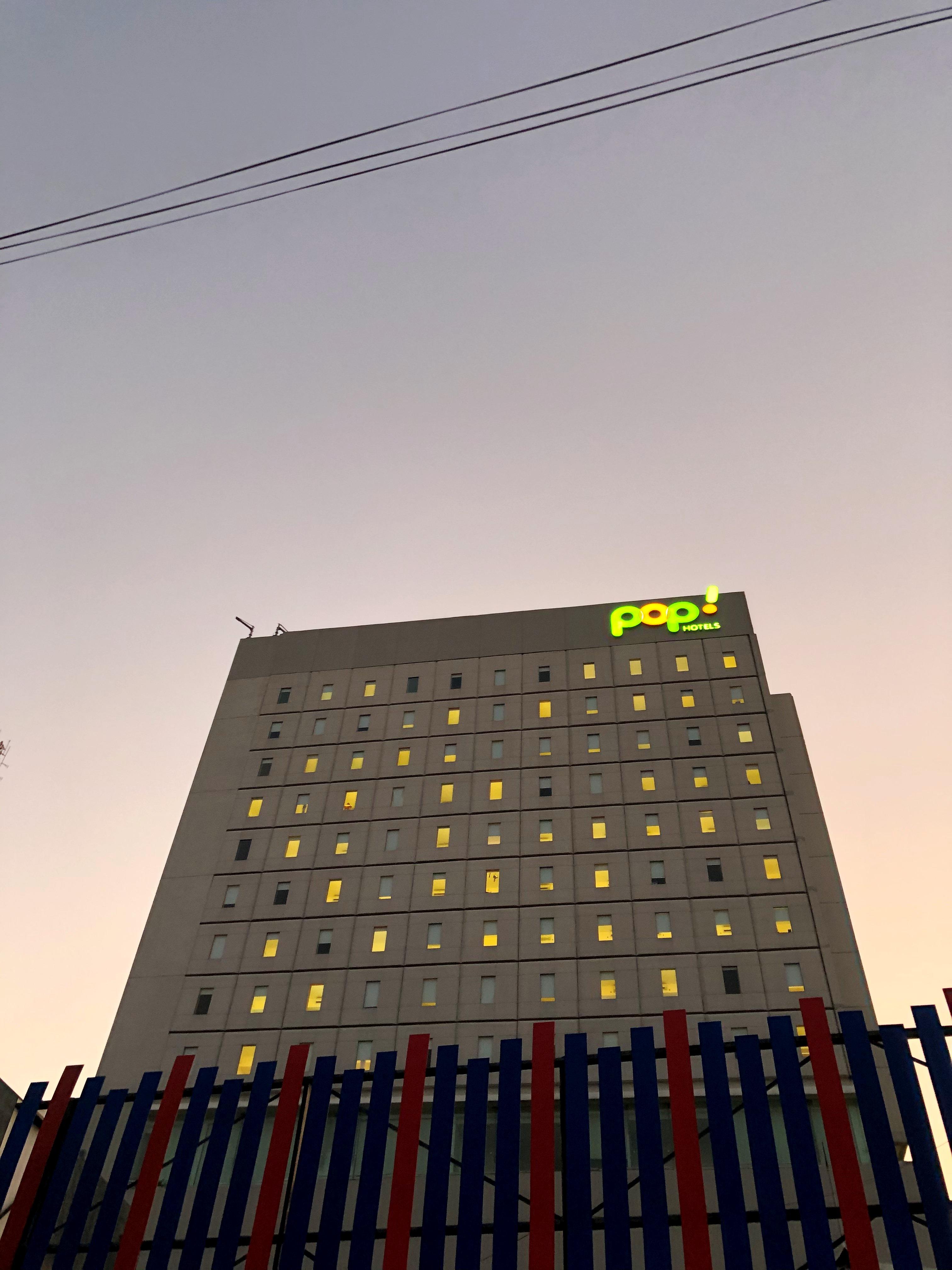 Pop! Hotel Gubeng Сурабая Екстериор снимка