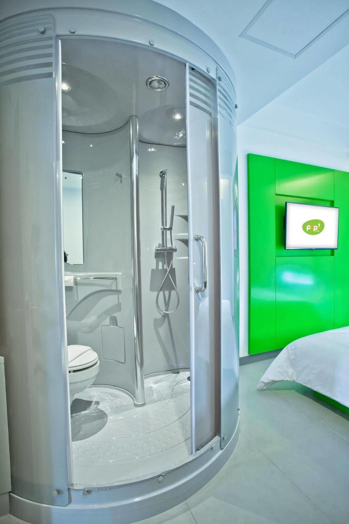 Pop! Hotel Gubeng Сурабая Екстериор снимка
