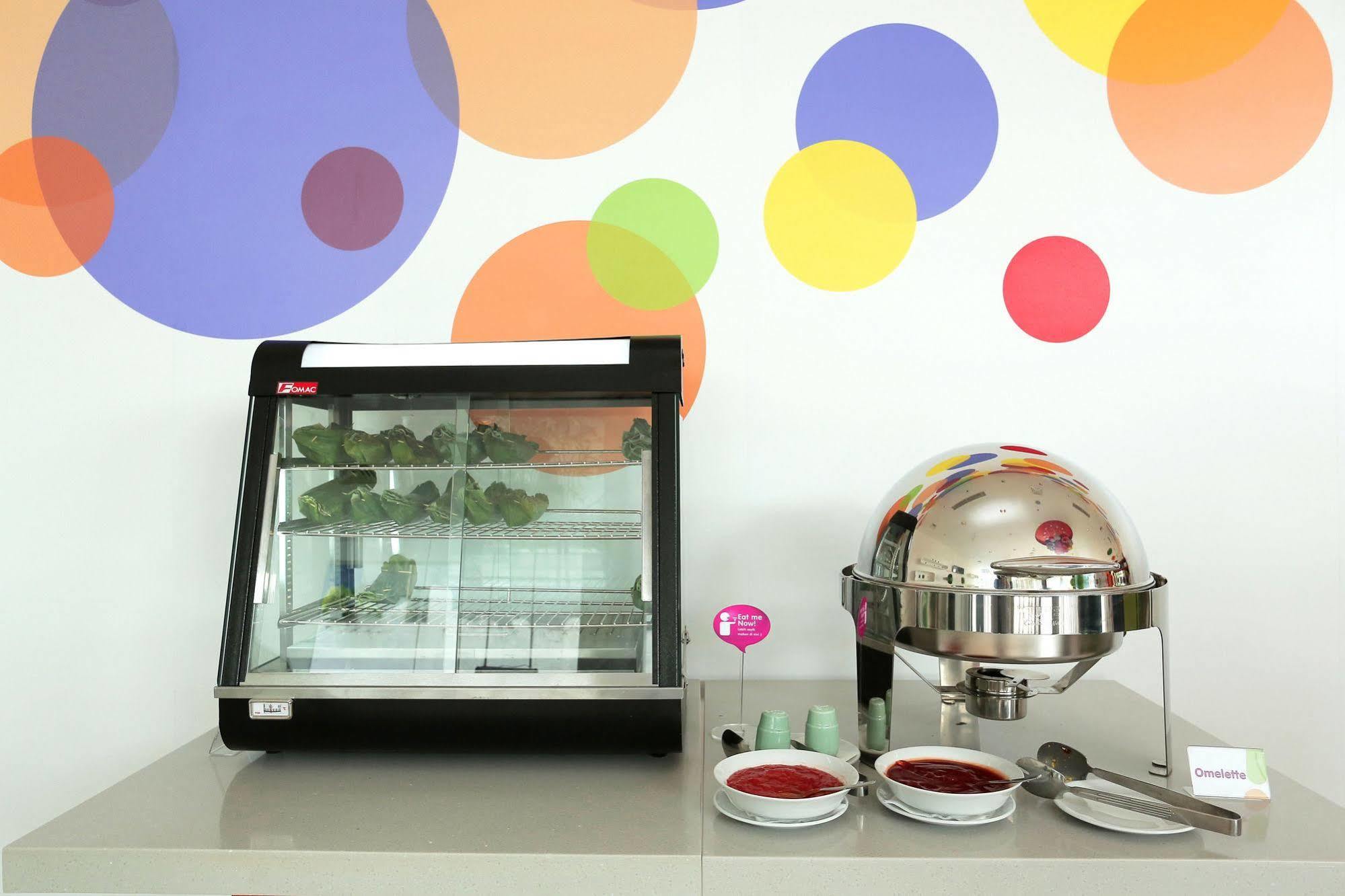 Pop! Hotel Gubeng Сурабая Екстериор снимка